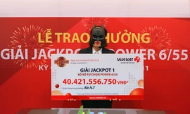 Chị N.T. nhận giải Jackpot 1 trị giá hơn 40 tỷ đồng từ Vietlott.