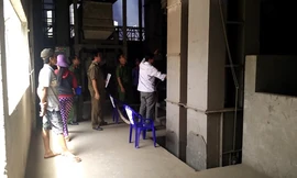 Hiện trường vụ đứt cáp thang máy tự chế khiến nữ công nhân chết thảm.