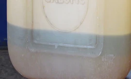 Bồn xăng chứa khoảng 150 lít nước, gây ra sự cố làm chết máy xe. Ảnh: H.Th.