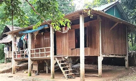 Ngôi nhà nơi xảy ra vụ việc ông Hồ Văn Đ. có hành vi hiếp dâm con đẻ 3 tuổi. Ảnh: T.H.