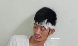 Tài xế Đinh Văn Điềm tại phòng trọ.