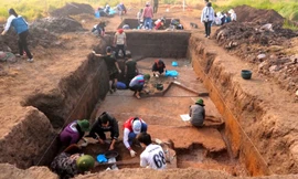 Công tác khảo cổ tại Di chỉ Vườn Chuối, xã Kim Chung (huyện Hoài Đức). Ảnh: Linh Anh.