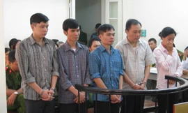 Nhóm "siêu lừa" trong phiên xử