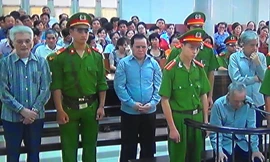 Các bị cáo trong phiên xử
