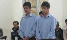 Hai bị cáo trong phiên xử ngày 2/3. Ảnh: BH