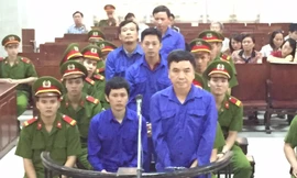 Các bị cáo trong phiên xử. Ảnh: Bảo Thắng