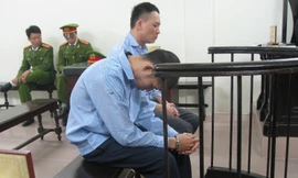 Hai bị cáo trong phiên xử ngày 30/11. Ảnh: BH