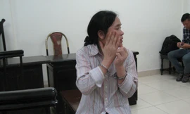 "Má mì" ngóng tìm người thân ở phiên tòa 