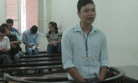 Cựu cán bộ ngân hàng trong phiên xử. Ảnh: BH