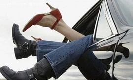 Suýt chết vì... ‘mây mưa’ trong ô tô