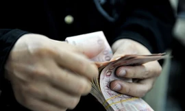 55% thu nhập ngoài lương đến từ tiền bồi dưỡng họp