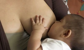 Sốc với dịch vụ bú sữa người trực tiếp của giới đại gia Trung Quốc