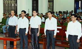 Năm cựu quan chức huyện Tiên Lãng và xã Vinh Quang tại phiên phúc thẩm hôm qua