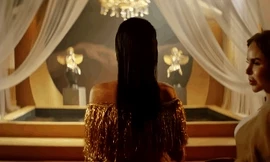 Tranh cãi hình ảnh Thủy Tiên bán khỏa thân táo bạo trong MV mới