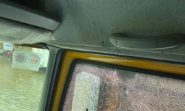 Đưa thai phụ đi cấp cứu, xe cứu trợ của Hòa Minzy bị ném đá vỡ kính