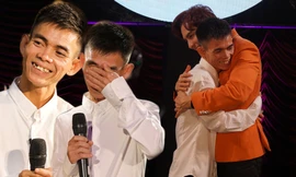 ‘Chàng chăn bò’ So Y Tiết bật khóc trên truyền hình, vui sướng khi song ca cùng Đan Trường