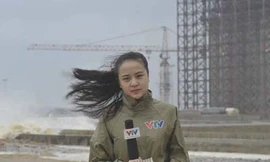 Các BTV thời tiết xinh đẹp lăn xả vào vùng bão dữ
