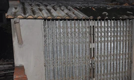 Xin nhượng lại đất không được, mang xăng đốt nhà