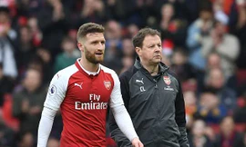 Bác sĩ Colin Lewin là người đã có nhiều năm làm việc tại Arsenal.