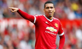 HLV Mourinho quyết tống cổ Chris Smalling ở hè 2017.