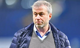 Tỷ phú Abramovich đích thân tìm HLV trưởng cho Chelsea.