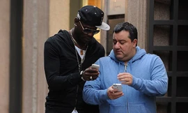 Siêu cò Raiola và Balotelli.