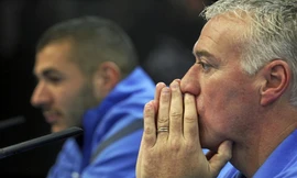 HLV Deschamps tiếp tục bỏ rơi Benzema.