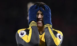 Alexis Sanchez giận dữ khi Arsenal bị AFC Bournemouth cầm hòa 3-3.