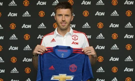 Carrick tiếp tục gắn bó với M.U.