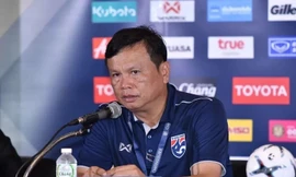 HLV Sirisak Yodyardthai của ĐT Thái Lan.
