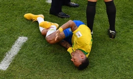 Neymar bị chỉ trích vì ăn vạ quá lố.