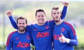 Mata và Herrera đều ngán những bài hát của De Gea.