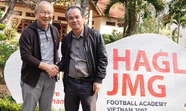 HLV Park Hang-seo và bầu Đức.