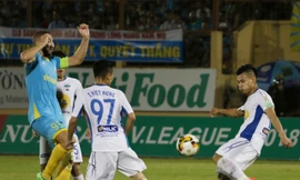 HAGL đánh rơi chiến thắng trước Sanna Khánh Hòa vì quyết định gây tranh cãi của trọng tài.