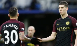 John Stones và Nicolas Otamendi nhiều khả năng sẽ phải rời Man City trong những ngày tới.