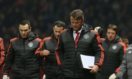 Dưới thời Van Gaal, giá trị của M.U giảm gần 1 tỷ USD.