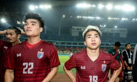 Chanathip Songkrasin (phải) tái phát chấn thương ở mức độ khá nghiêm trọng.