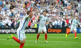 Vardy ăn mừng bàn thắng vào lưới xứ Wales.