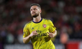Shkodran Mustafi đối mặt tương lai u ám tại Arsenal.