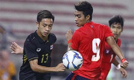 Phicha Autra (áo đen) là tác giả bàn mở tỷ số trận đấu