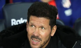 HLV Diego Simeone tố trọng tài thiên vị Barcelona.