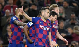 Barcelona nhận án phạt từ UEFA.