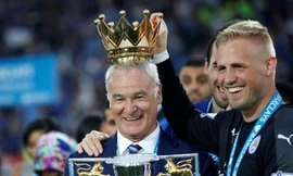 Leicester City tưởng thưởng cho Schmeichel.