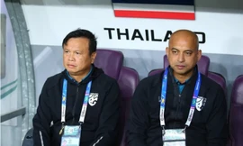 HLV Sirisak Yodyardthai và trợ lý Choketawee Promrut.