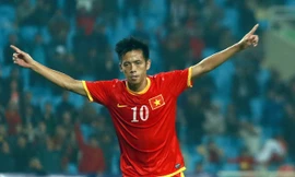 Văn Quyết từ chối mức lương khủng từ "đại gia" Malaysia để tiếp tục gắn bó với Hà Nội FC.