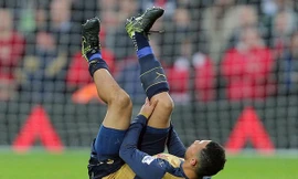 Francis Coquelin nghỉ hết năm vì chấn thương.