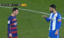 Alvaro gây hấn với Messi.