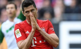 Bayern Munich thảm bại khi để Robert Lewandowski dự bị.