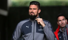 Giroud bất ngờ dính chấn thương.