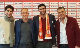 Marouane Fellaini trong ngày ra mắt Shandong Luneng.